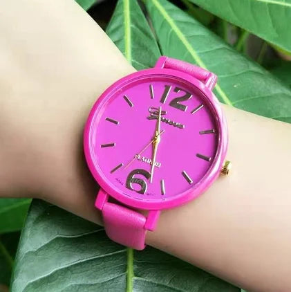 Luxury Women Quartz Watch with Silica Gel Strap.