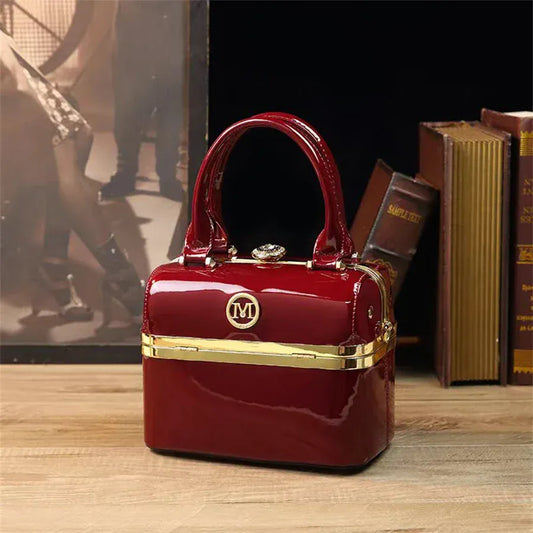 New minimalist and fashionable small handbag. - Maison Novaire