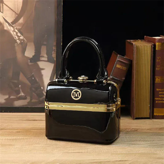 New minimalist and fashionable small handbag. - Maison Novaire