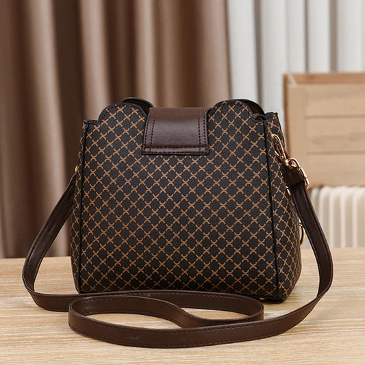 Single Shoulder Straddle Purse. - Maison Novaire
