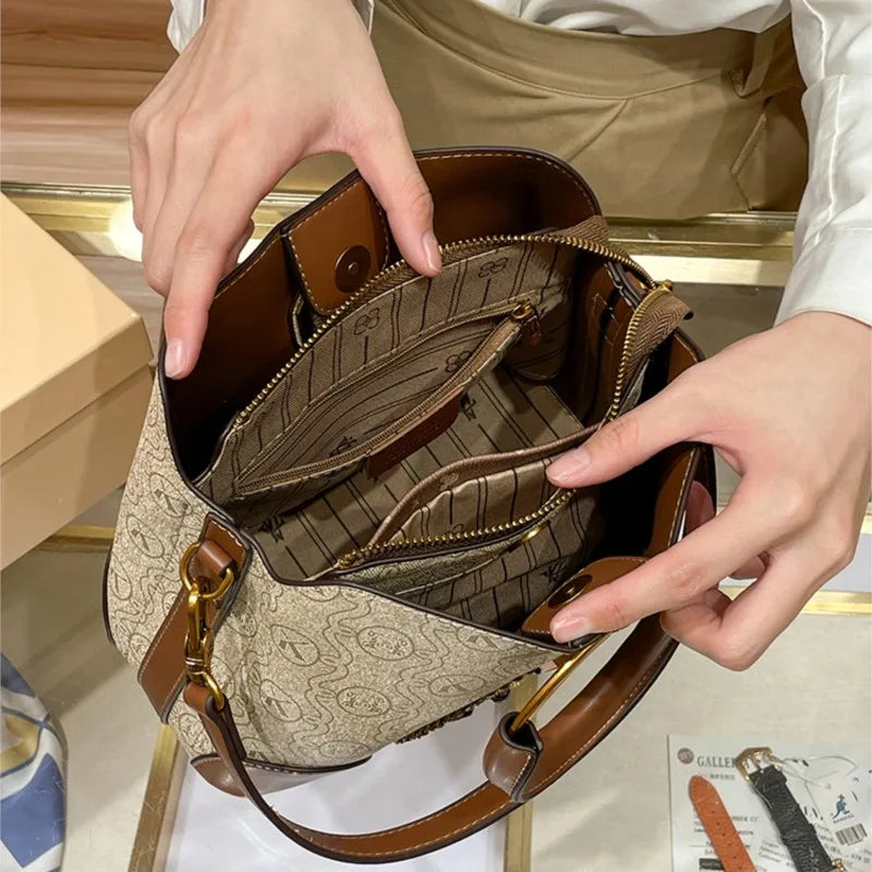 Women's handbag. Genuine leather bucket bag. - Maison Novaire #